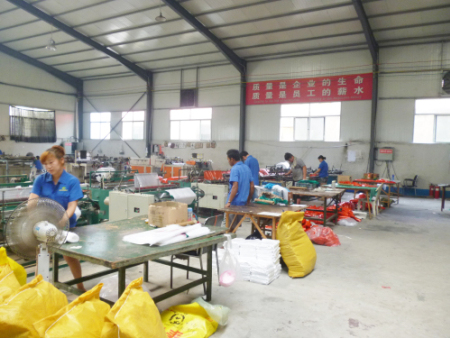 制(zhi)袋車間(jian)